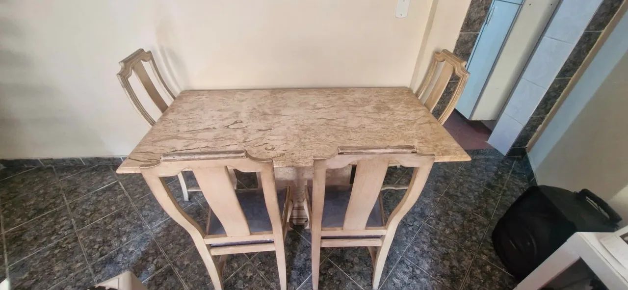 Mesa de mármore bege Bahia 