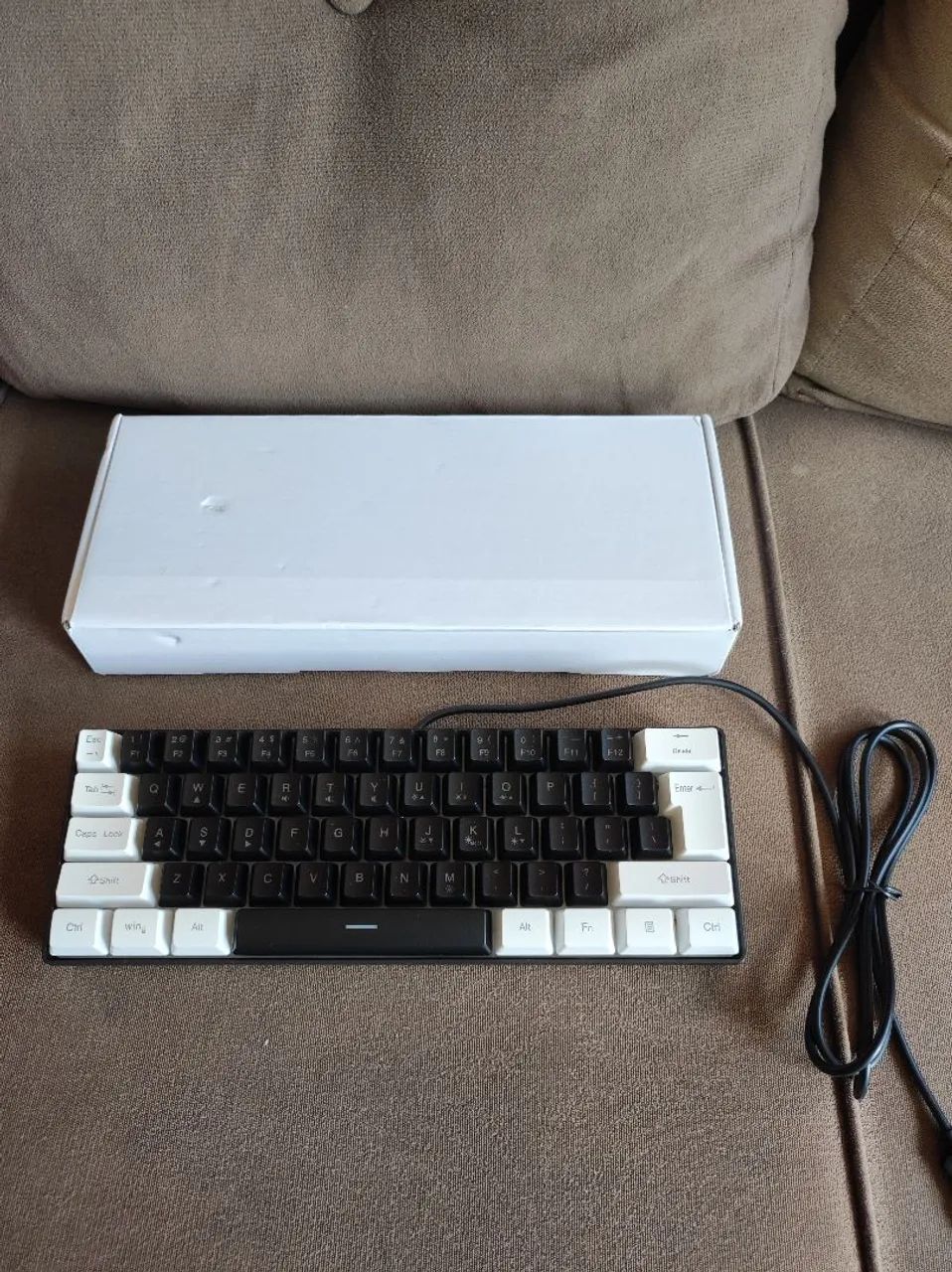 Vendo teclado gamer 61-key com fio 60% - Foto 3