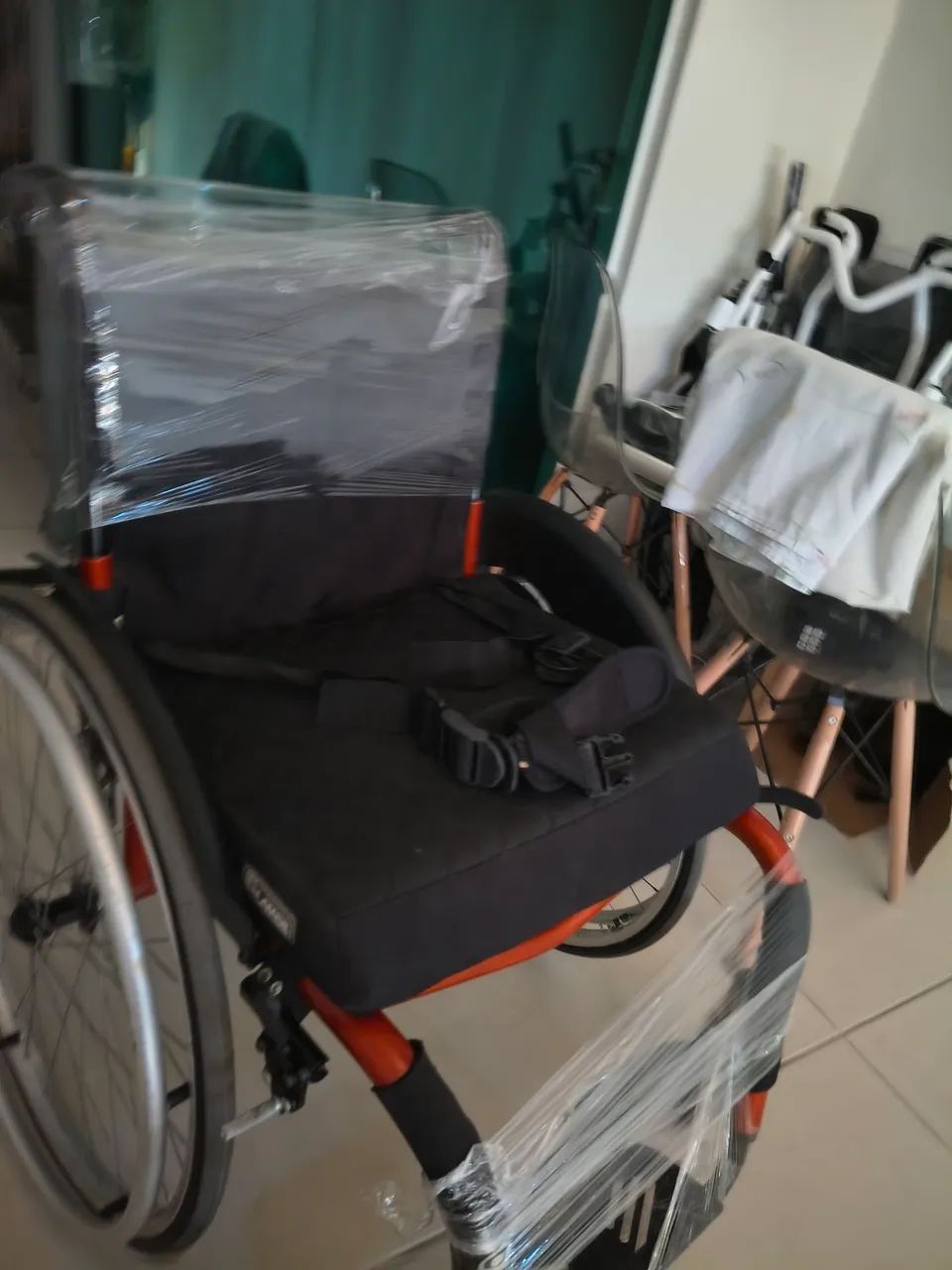 Cadeira de roda monobloco nova - Foto 5