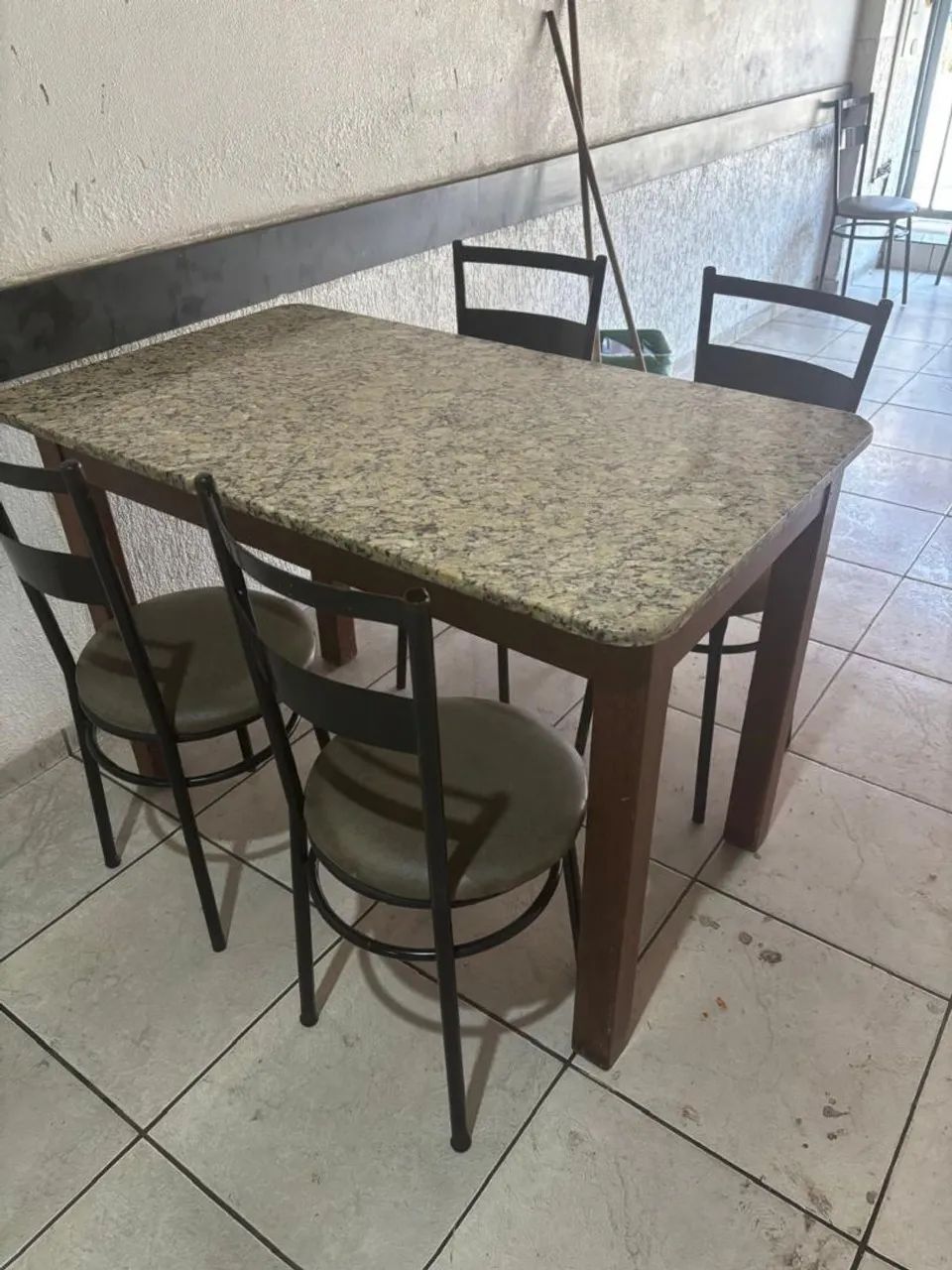 Mesa de madeira com tampo de granito  - Foto 3