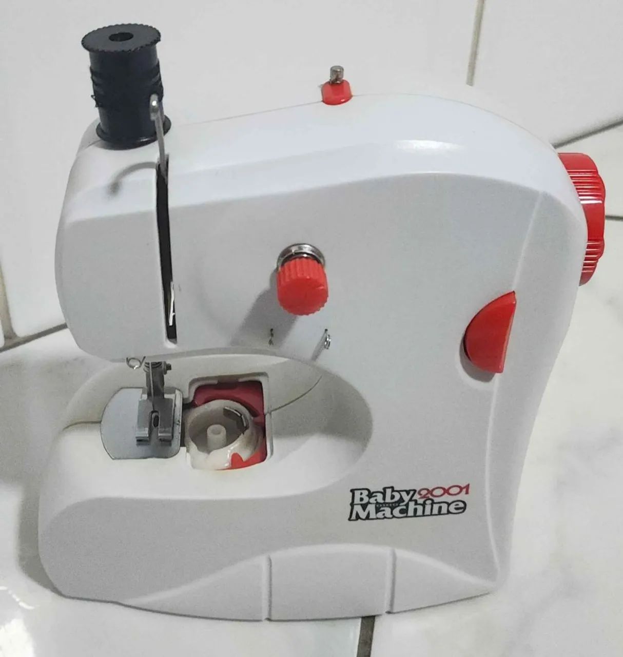 Mini máquina de costura Baby Machine 2001 - Foto 2
