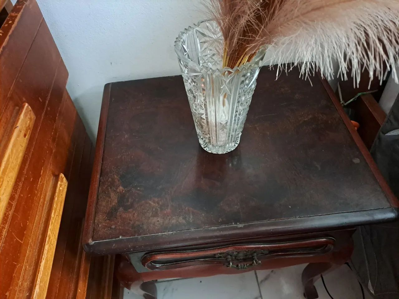 Mesinha de cabeceira de madeira - Foto 2