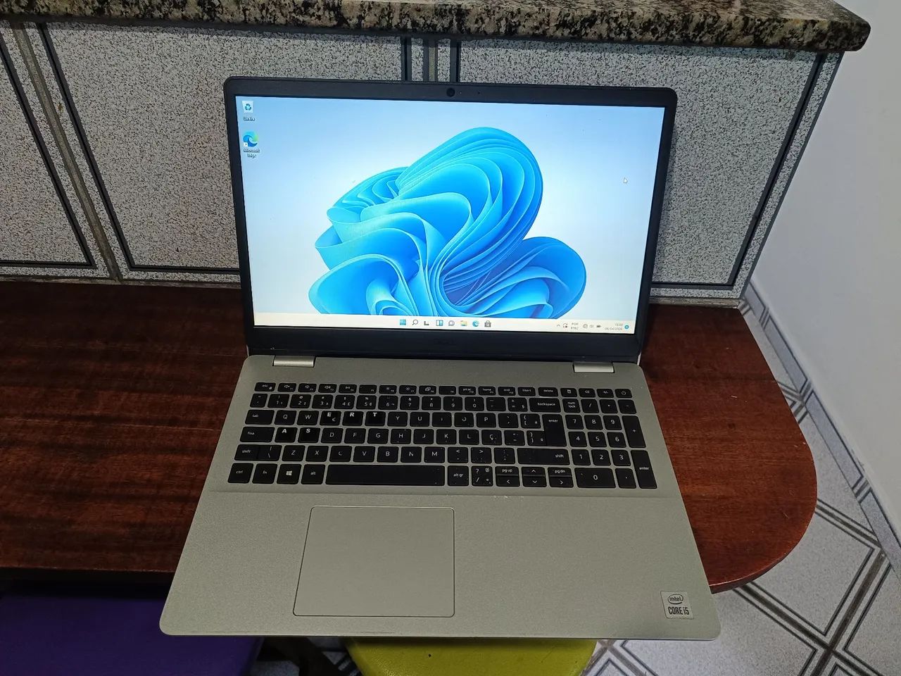 Notebook Dell core i5 10 geração octacore/4gb ddr4/ssd128gb tela