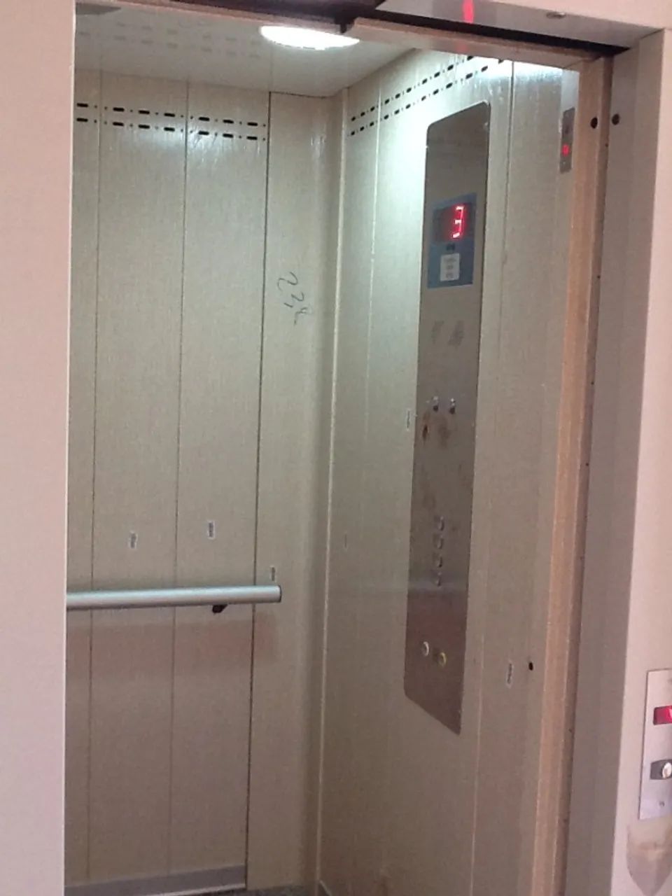 Apartamento 2 quartos, garagem e elevador. - Foto 2