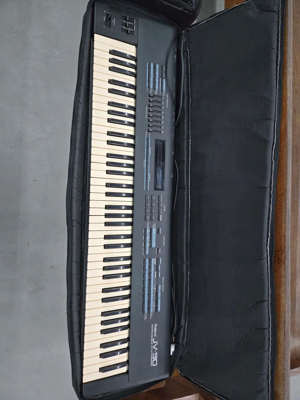Roland JV90 + Bag - Foto 4