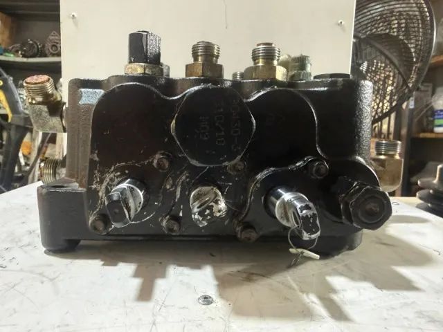 Comando Hidráulico Dianteiro motor turbinado JCB 3Cplus- 4CX p/n 332/P8700