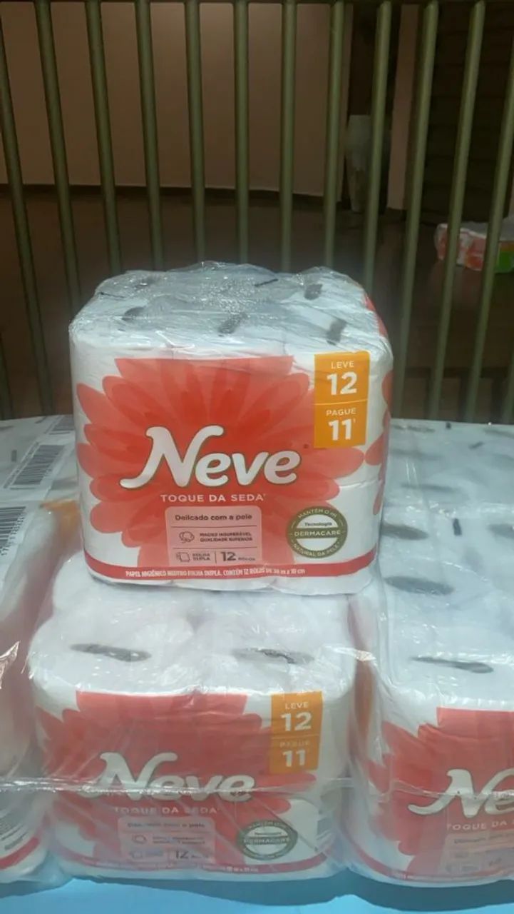 Papel higiênico Neve fardo com 6 pacotes de 12 rolos de 30  metros - Foto 3