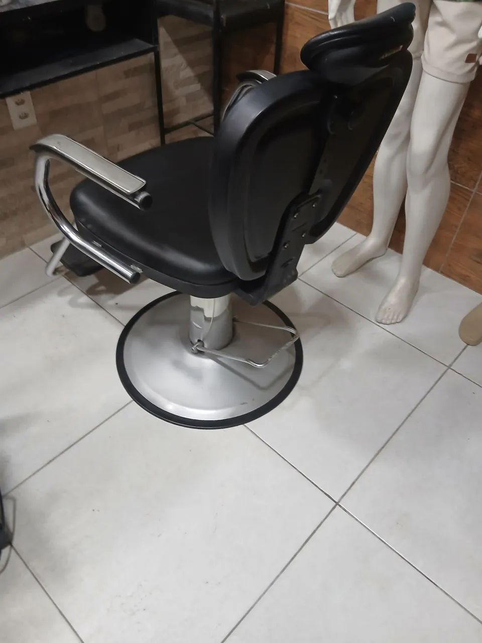 Cadeira de barbearia profissional  - Foto 2