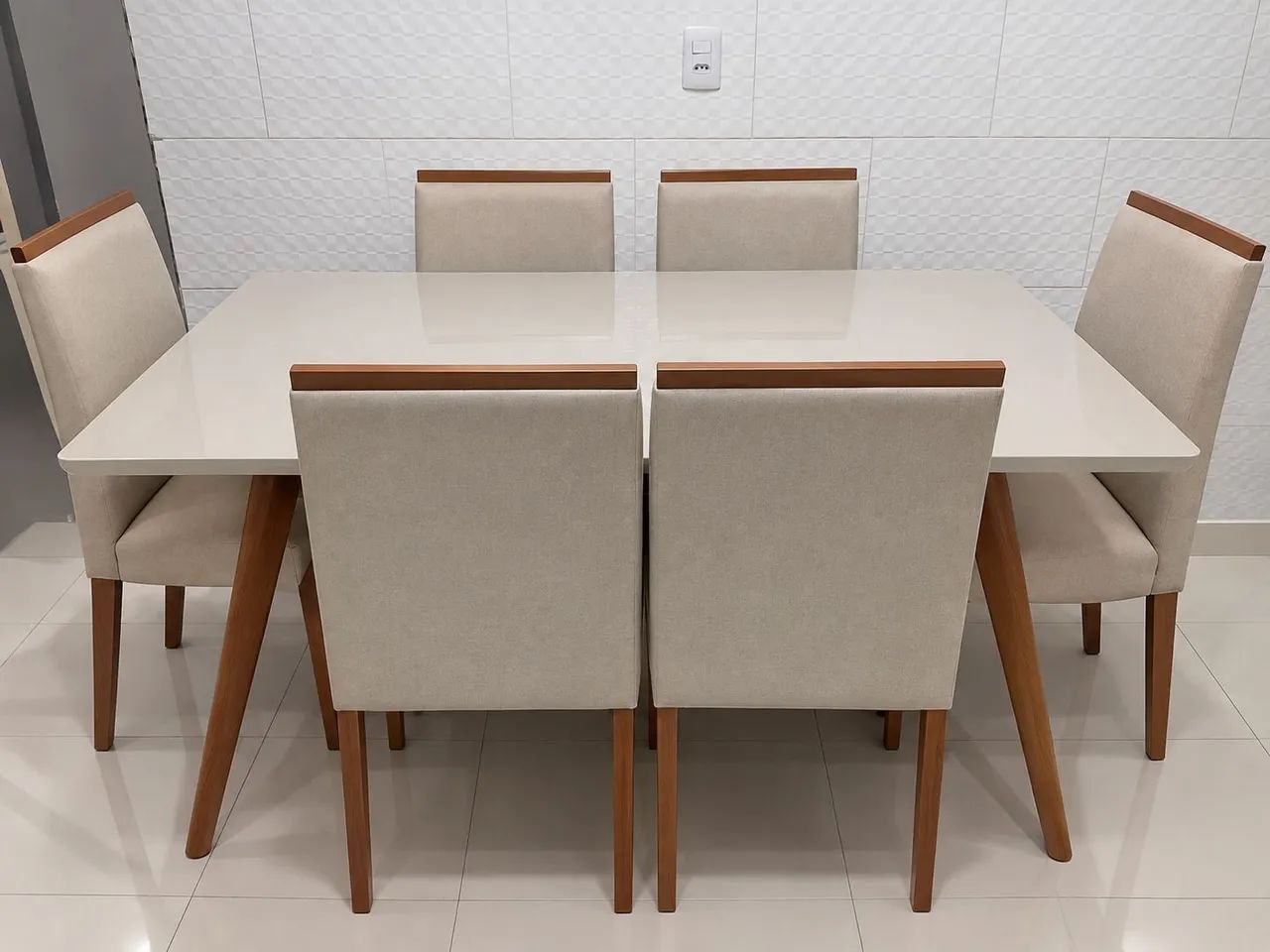 Mesa em mdf com 6 cadeiras - Foto 2