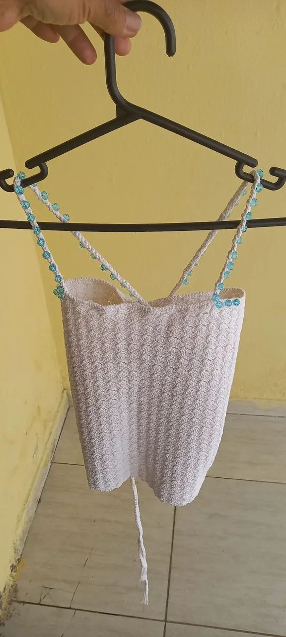 BLUSA DE CROCHÊ. 
