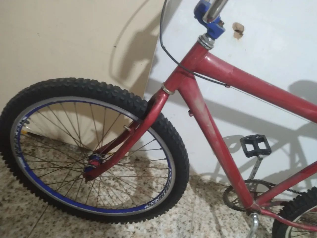 Vendo uma bicicleta 