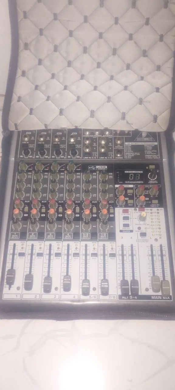 Mesa Behringer  - Foto 4