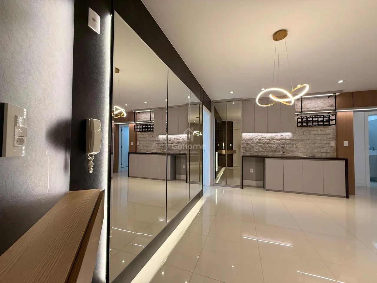 Apartamento semimobiliado de 2 quartos e 2 vagas no Centro - Foto 2