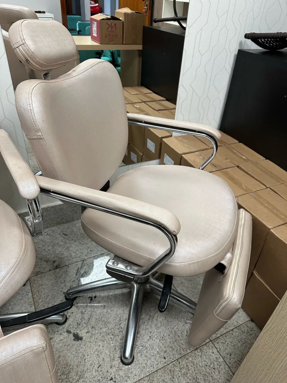 Vendo Cadeira de Maquiagem e Mocho  - Foto 2