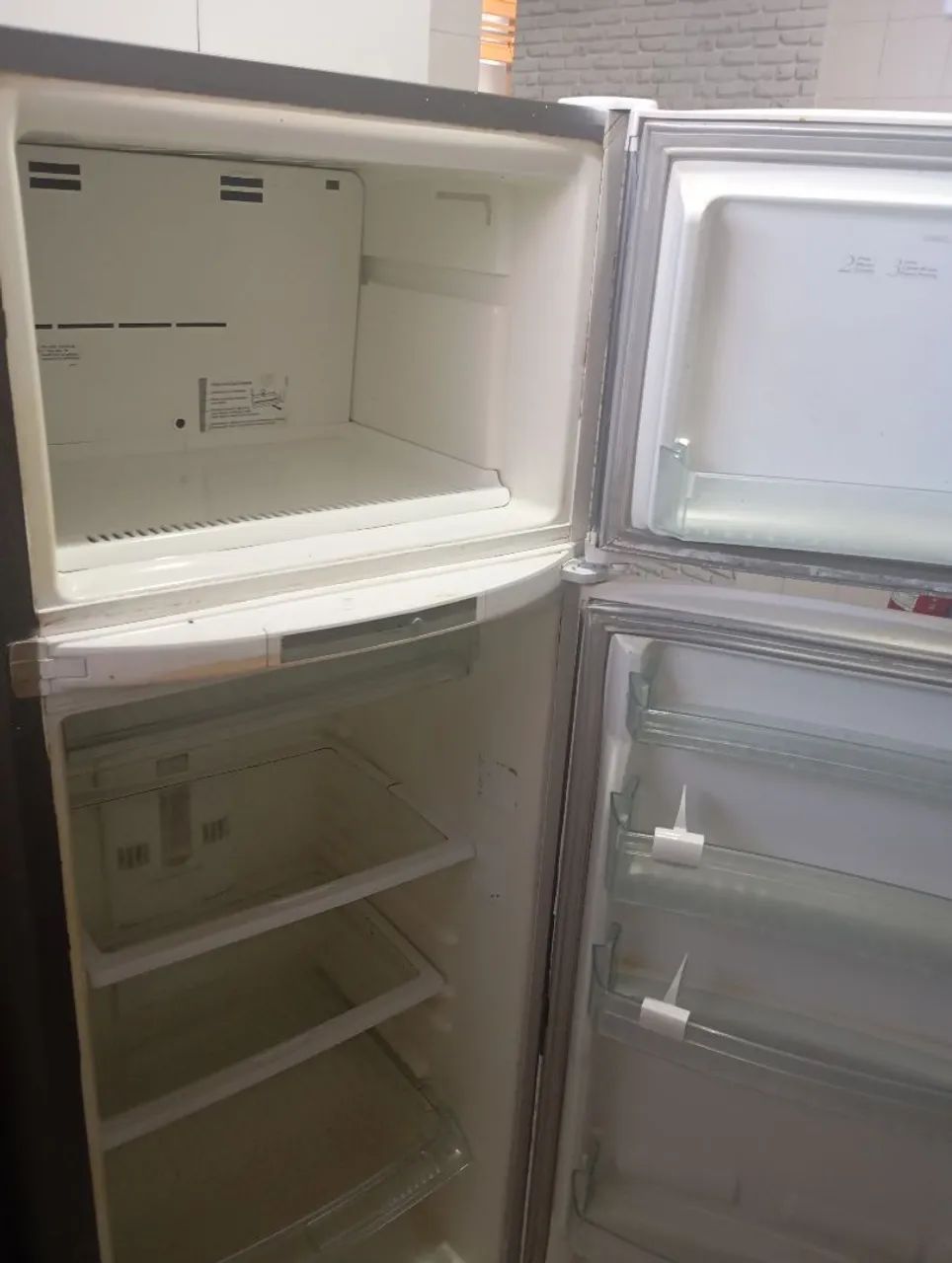 Duas geladeiras com defeito  - Foto 4