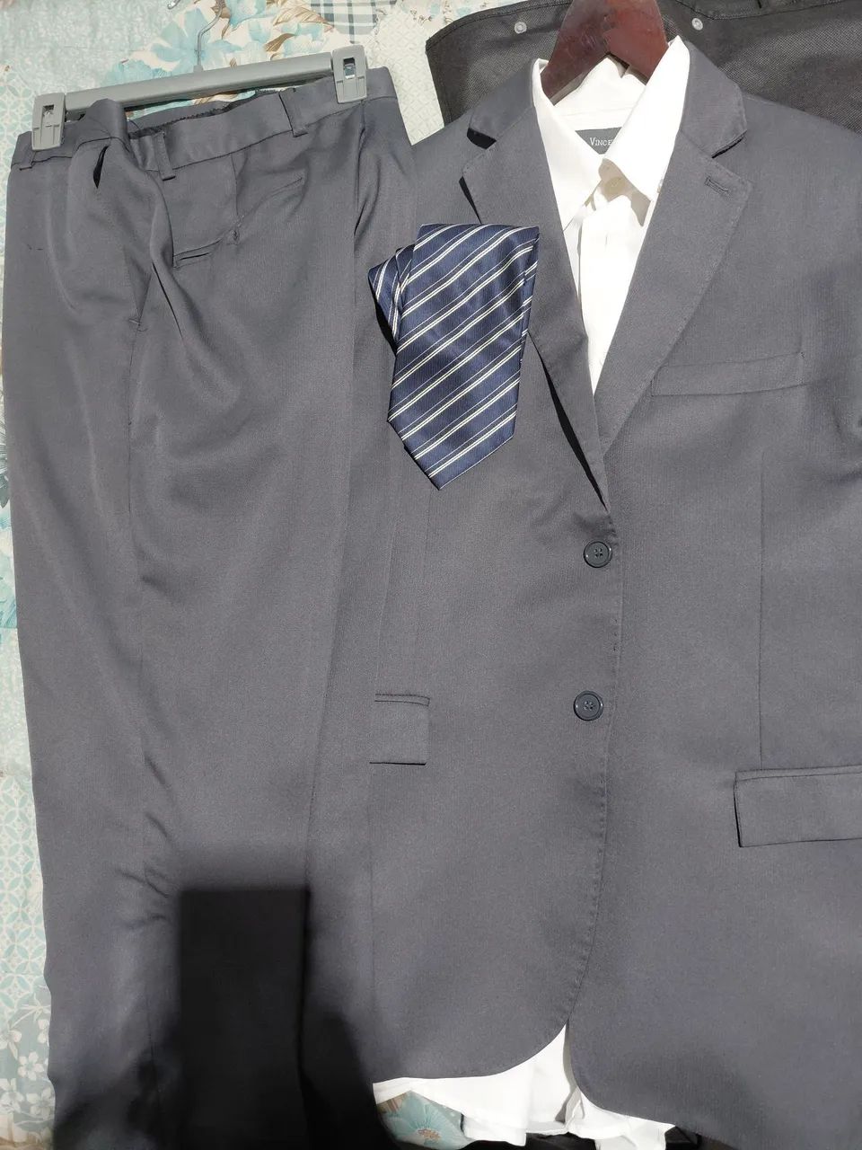 Terno completo camisa e gravata  - Foto 2