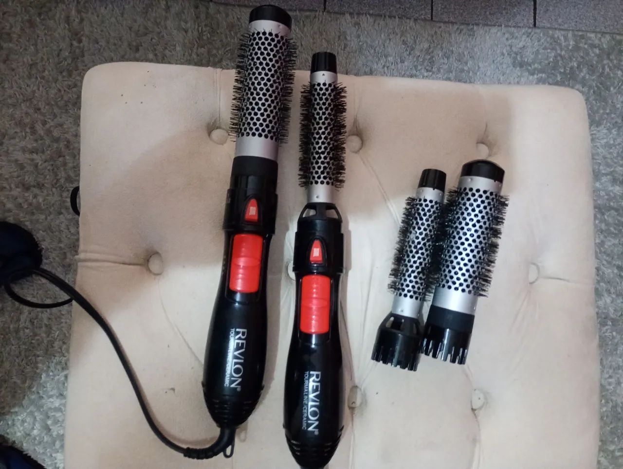Vendo duas escovas elétrica para cabelo. - Foto 2
