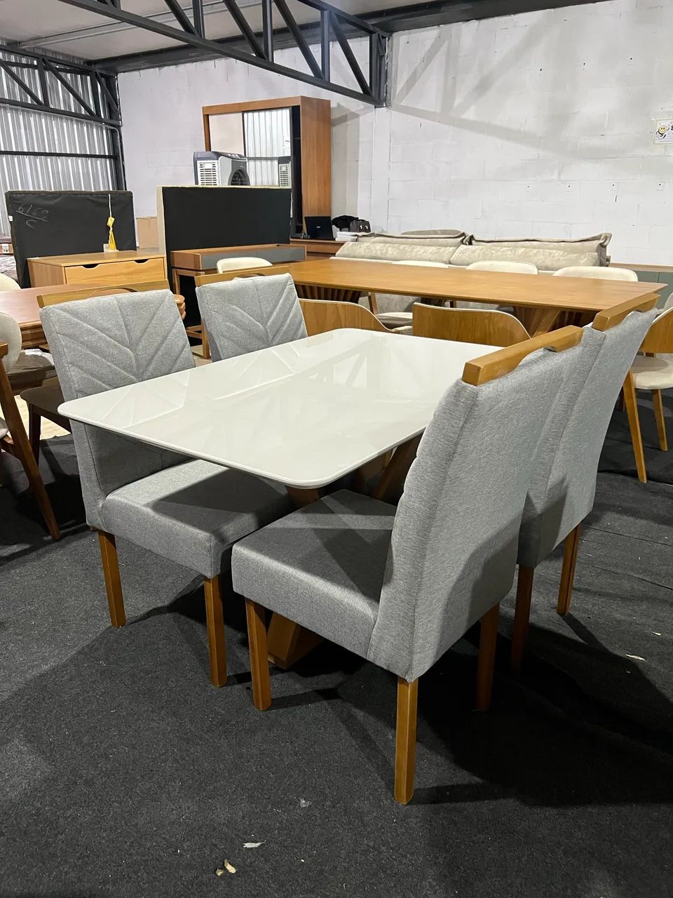 Mesa de jantar com 4 cadeiras cor cinza  - Foto 3