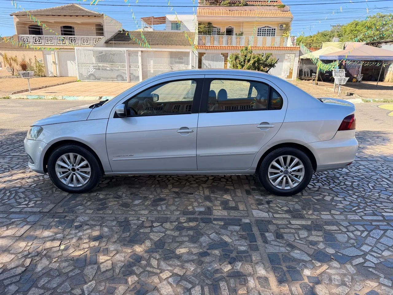 Volkswagen Voyage VOYAGE Comfortline  1.0 T.Flex 8V 4p 2015