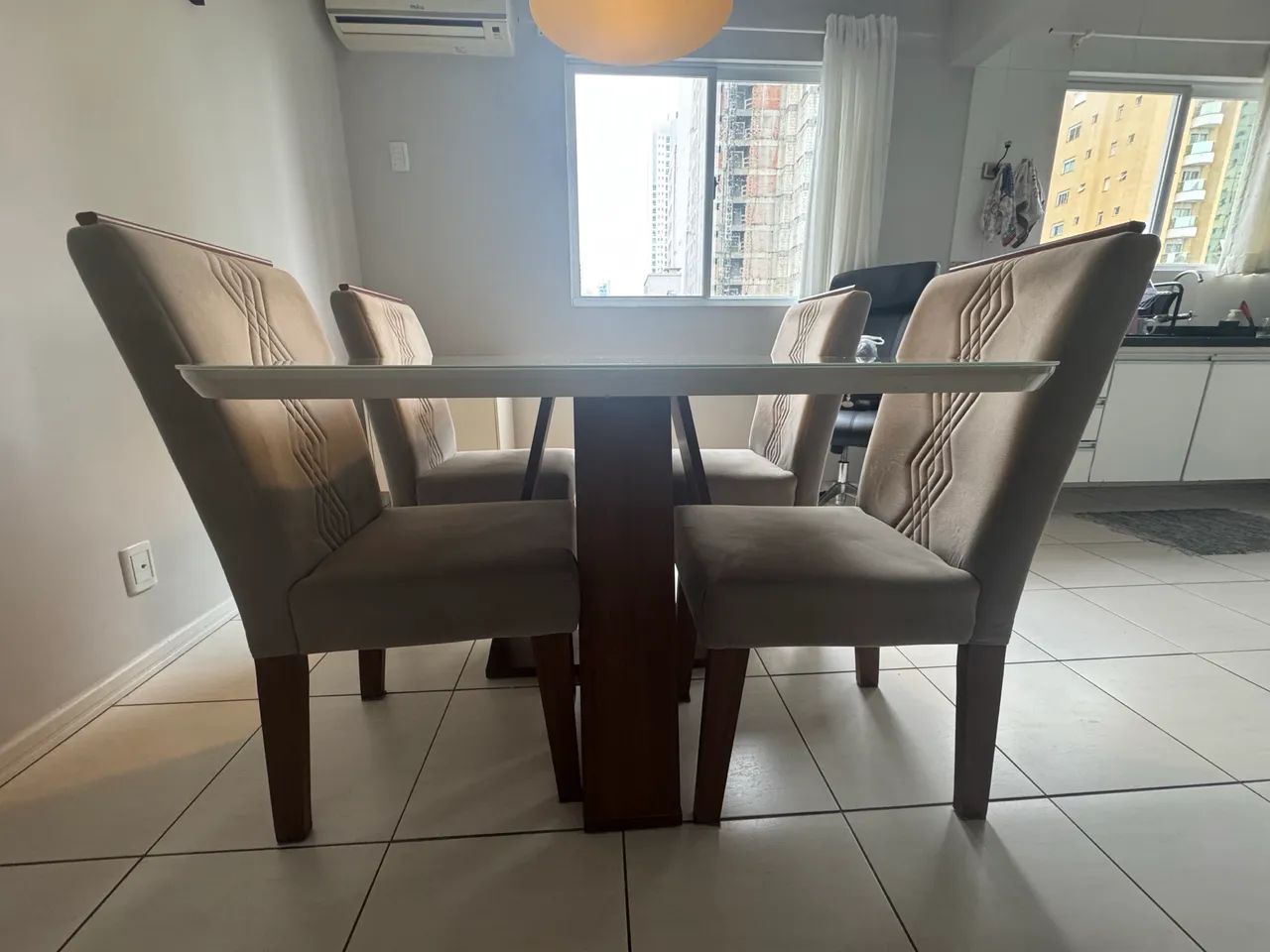 Mesa de Jantar Kiara com 4 cadeiras - Foto 2
