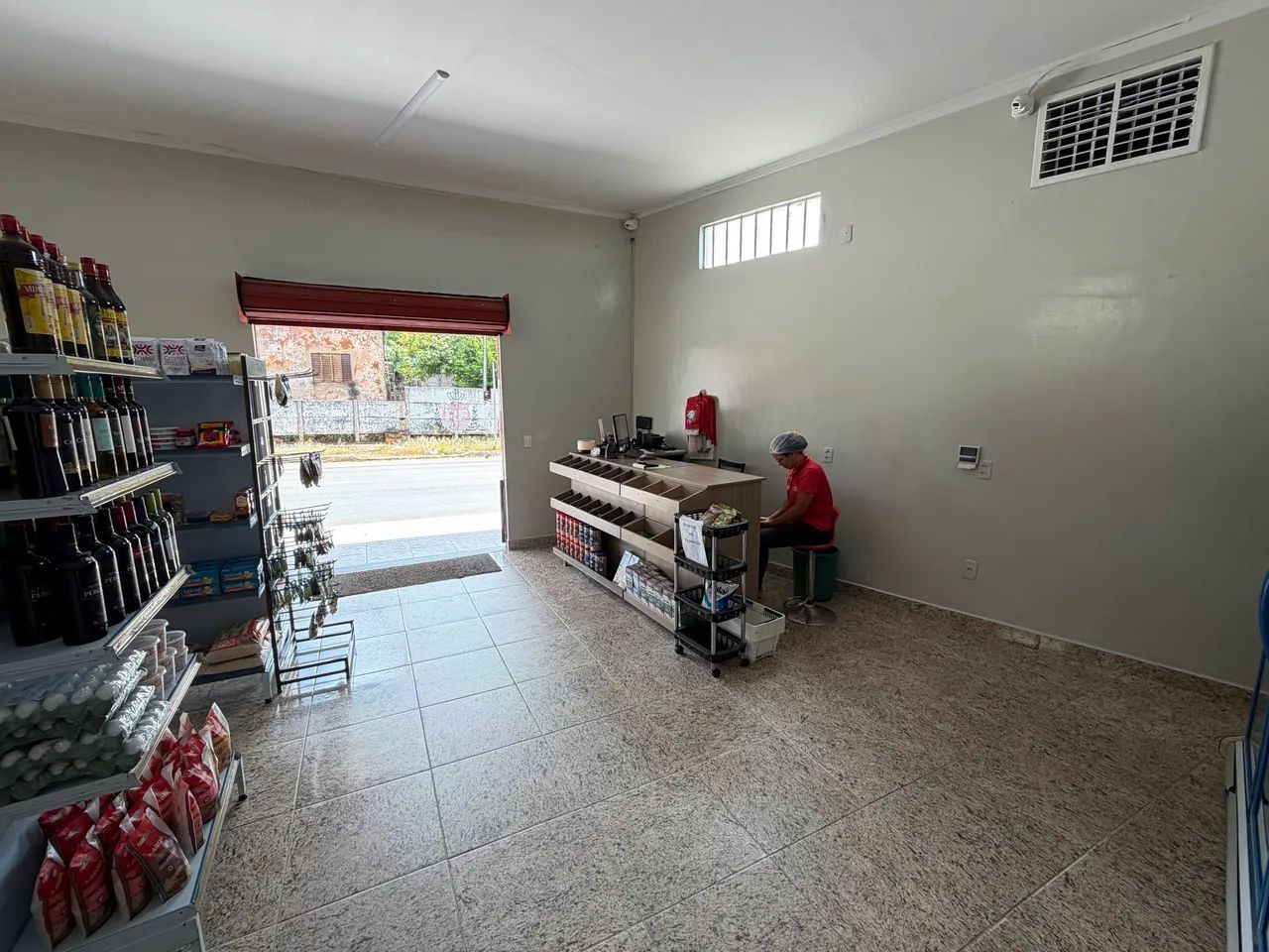 VENDO LOJA DE FRIOS MONTADA - TRINDADE  - Foto 3