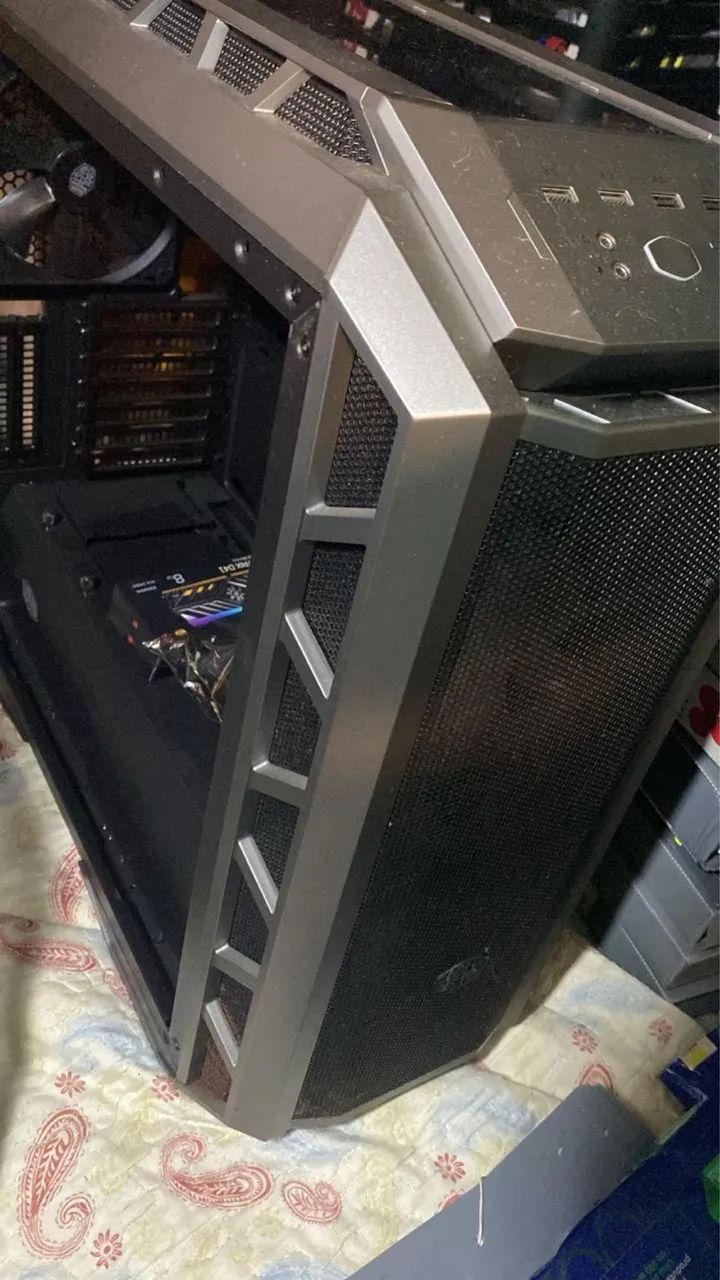 Gabinete gamer Cooler Master 