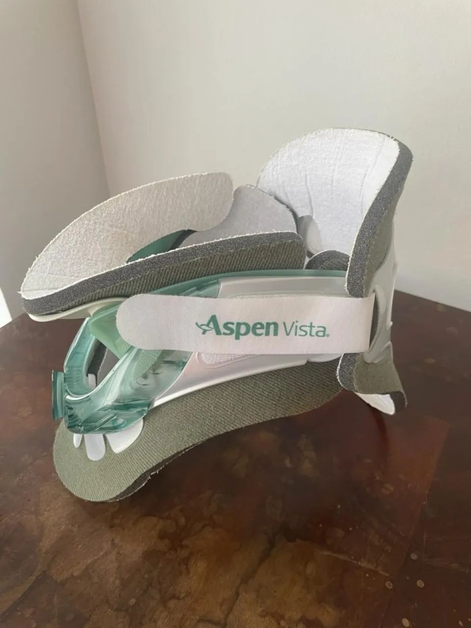 Colar Cervical Aspen Ajustável  somente 1 mês de uso  - Foto 2