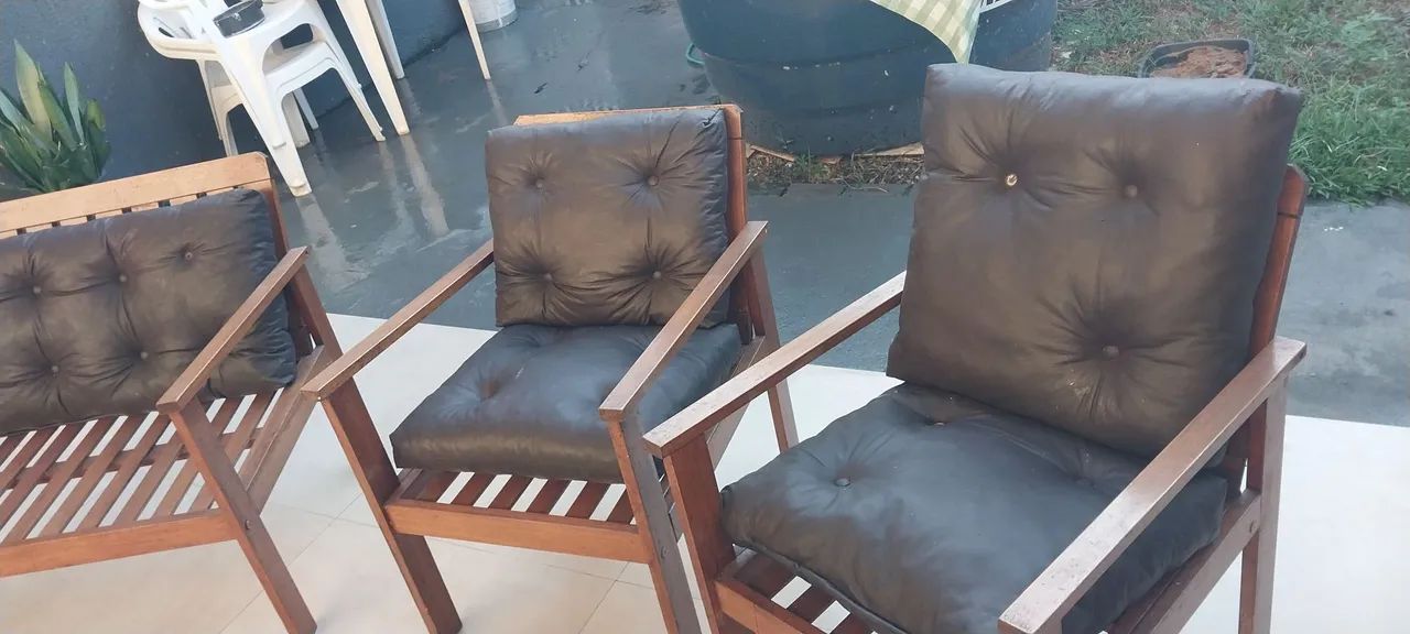 Conjunto cadeiras em madeira
