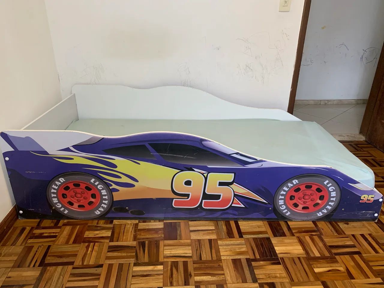 Cama solteiro infantil tema carro 