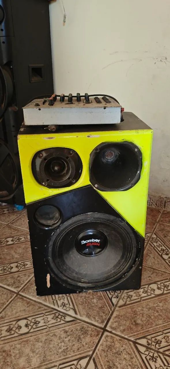Caixa de som completa com mesa