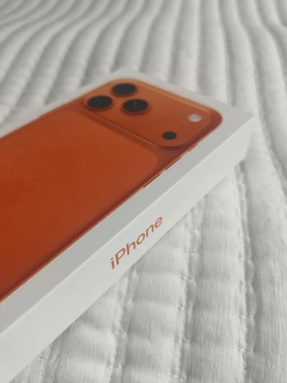 iPhone 17 Pro Max - Laranja-cósmico