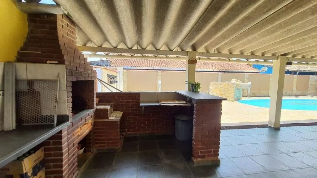 Casa Térrea em Itanhaém com 5 Dormitórios - Foto 2