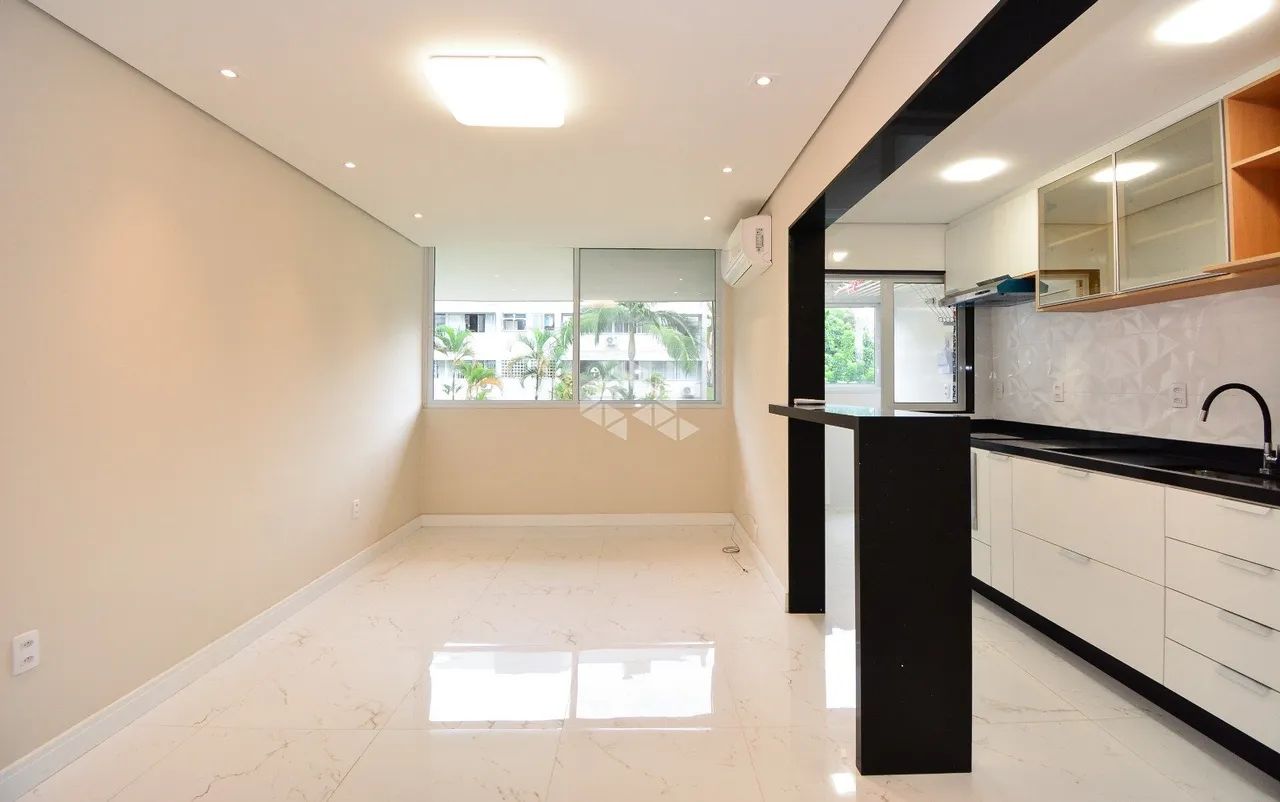 APARTAMENTO À VENDA COM 3 QUARTOS E 1 VAGA DE GARAGEM NO BAIRRO CENTRO EM FLORIANÓPOLIS/SC