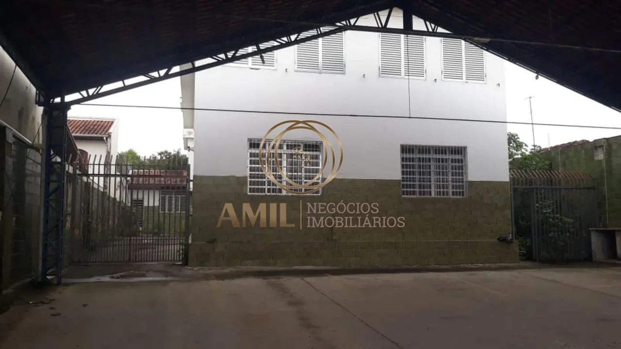 Casa / Centro / 10 dormitórios com 07 suítes / 813m²/ Taubaté.