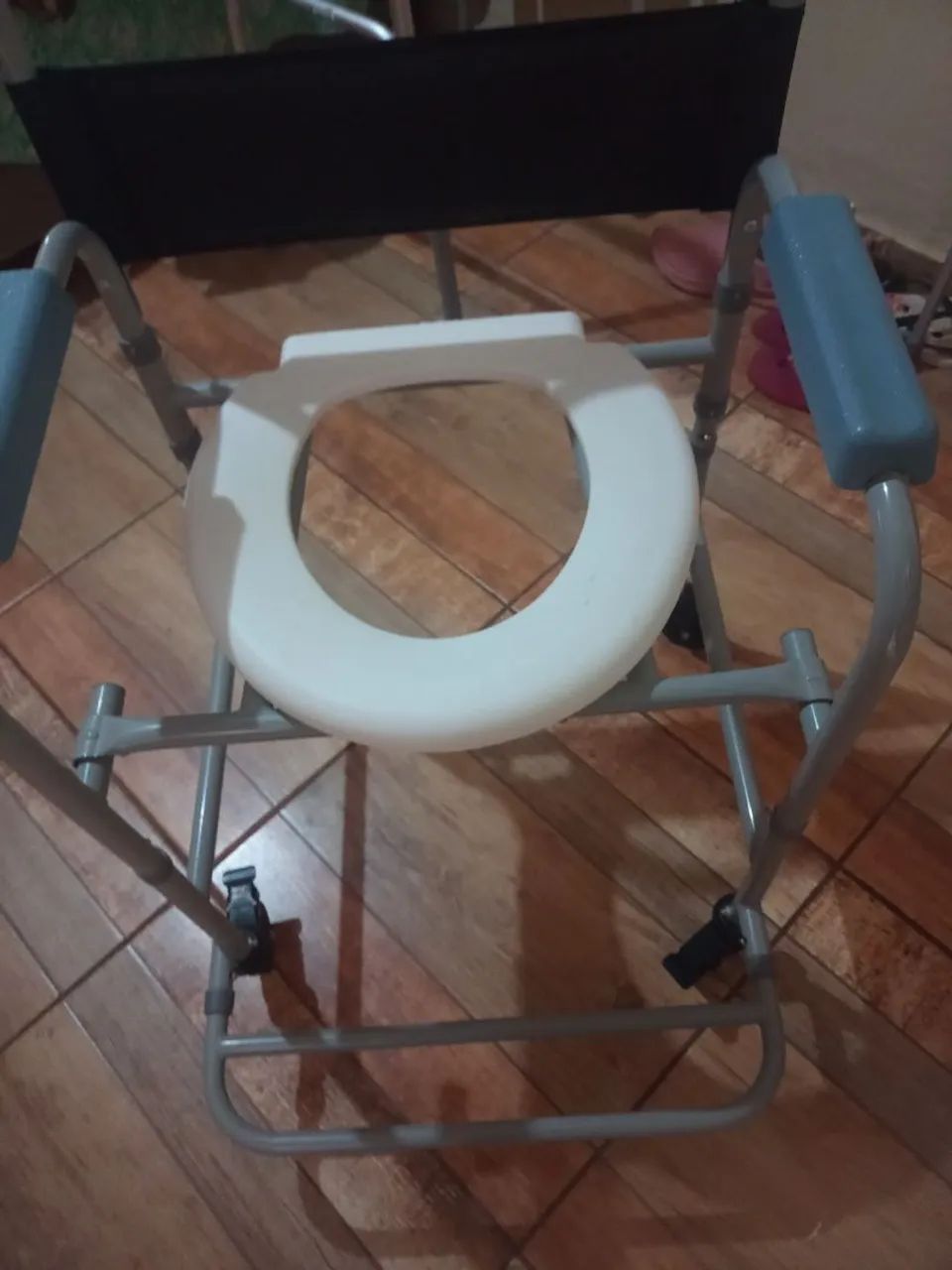 Vendo cadeira de banho - Foto 2