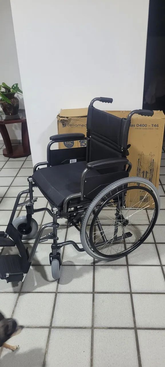 Cadeira de rodas dellamed D400 tamanho 46, nova e sem uso. - Foto 2