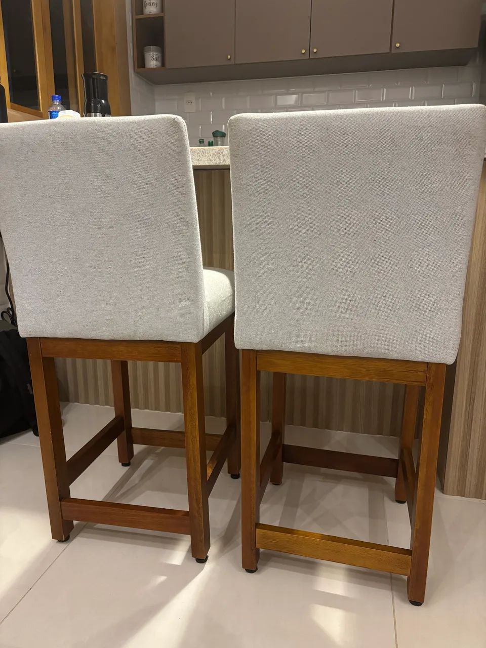 Kit duas banquetas de linho com madeira maciça  - Foto 3