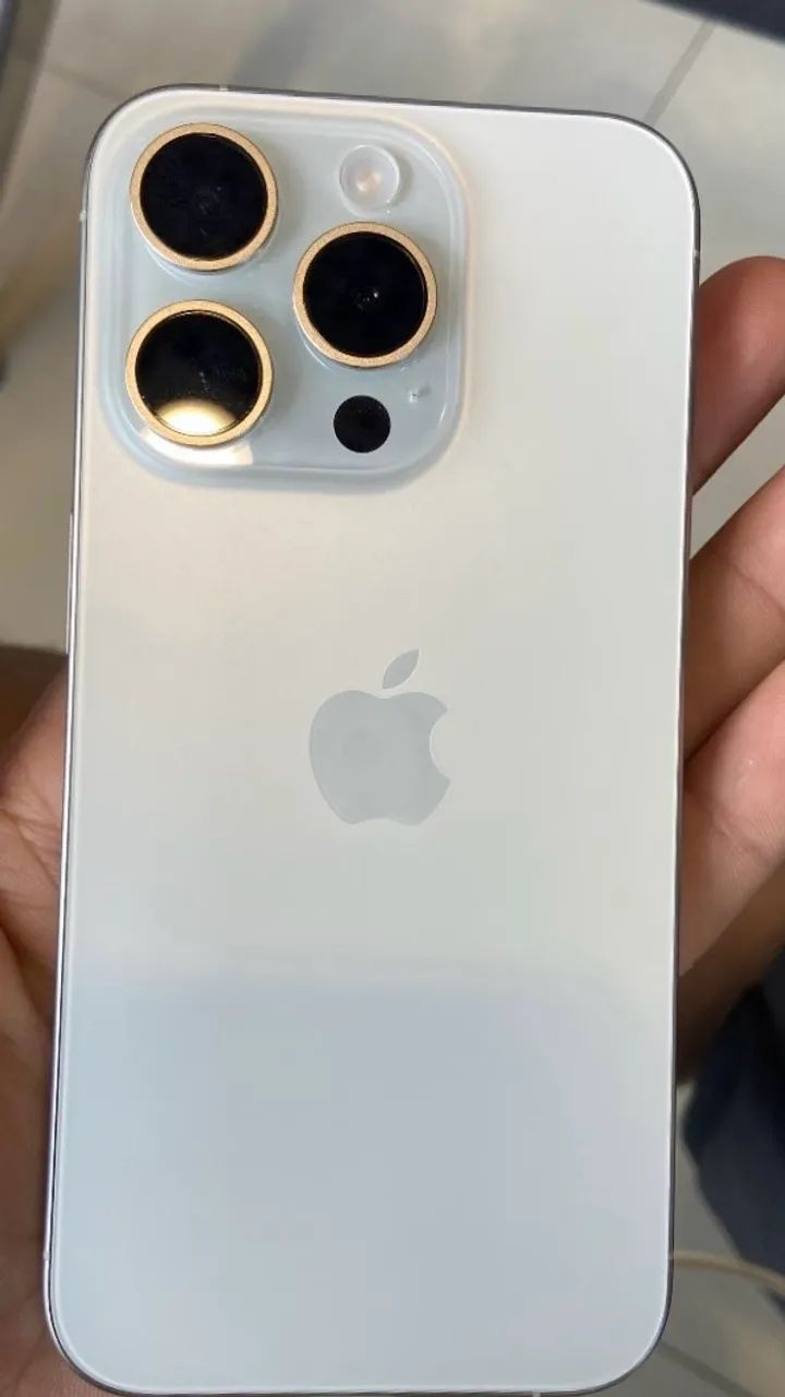 iPhone 15 Pro Branco Titânio
