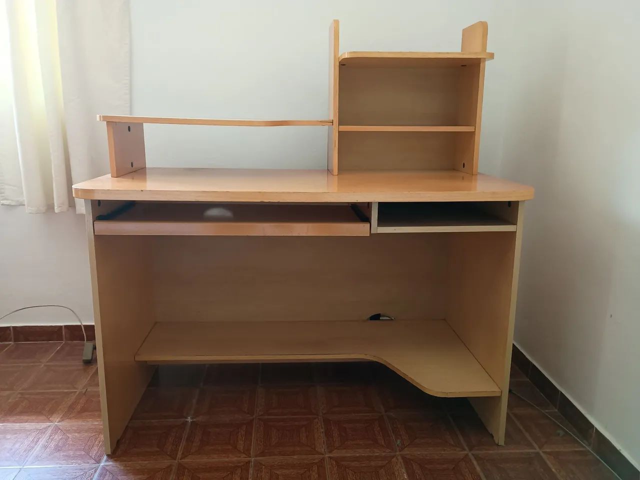 Mesa para computador em madeira 