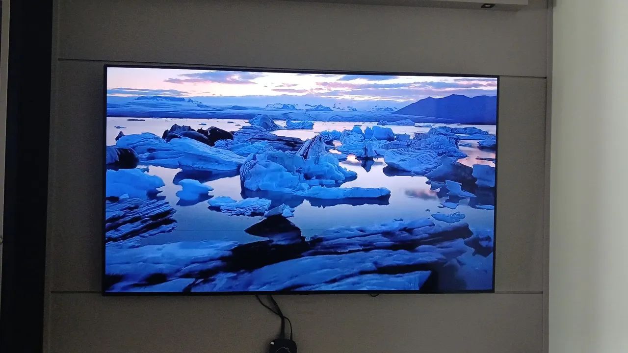 TV OLED 65 POLEGADAS COM PEQUENO DETALHE NA TELA
