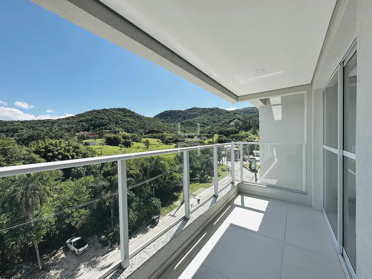 Apartamento na Pedra Branca, com 3 dormitórios sendo 1 suíte e 2 vagas - Foto 2