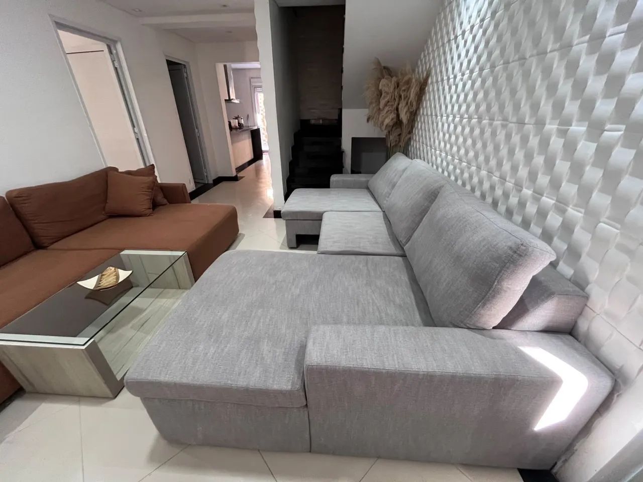 Sofá retrátil com chaise seminovo