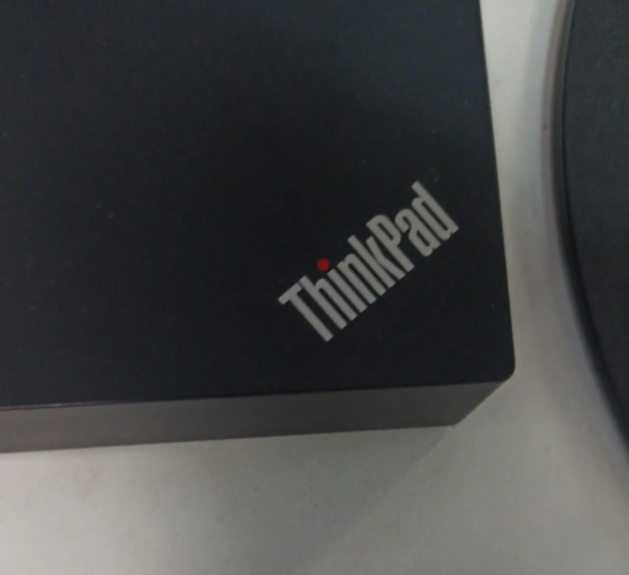 Thinkpad Thunderbolt 4 Workstation Dock Preto/vermelho