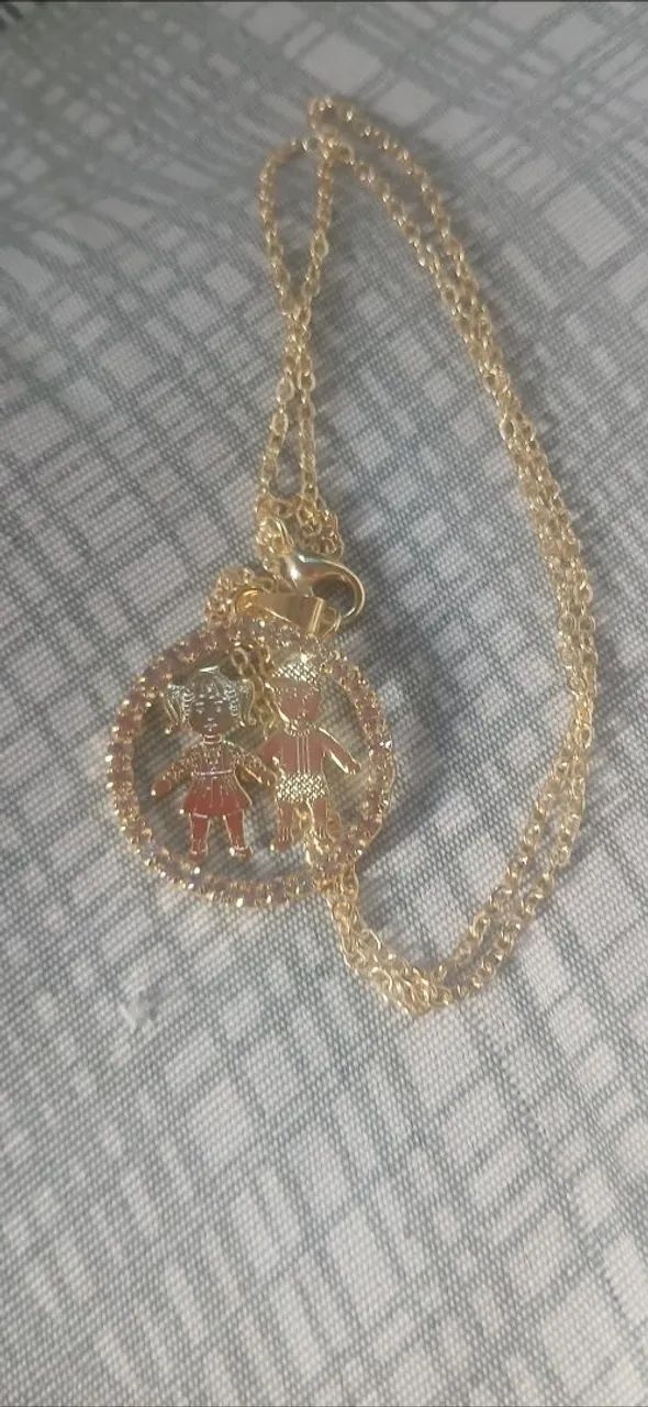 Vendo cordão menino e menina 