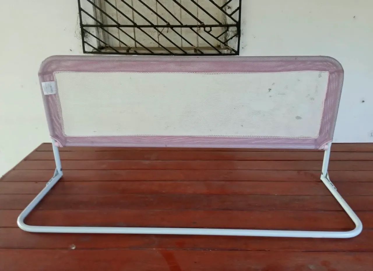 Grade de proteção pra cama.Cor rosa.