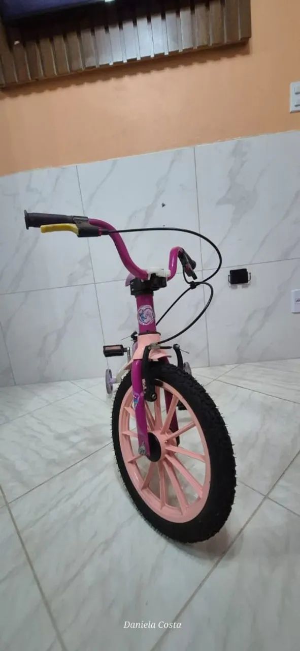 VENDO BICICLETA SEMI NOVA MENINA - Foto 4