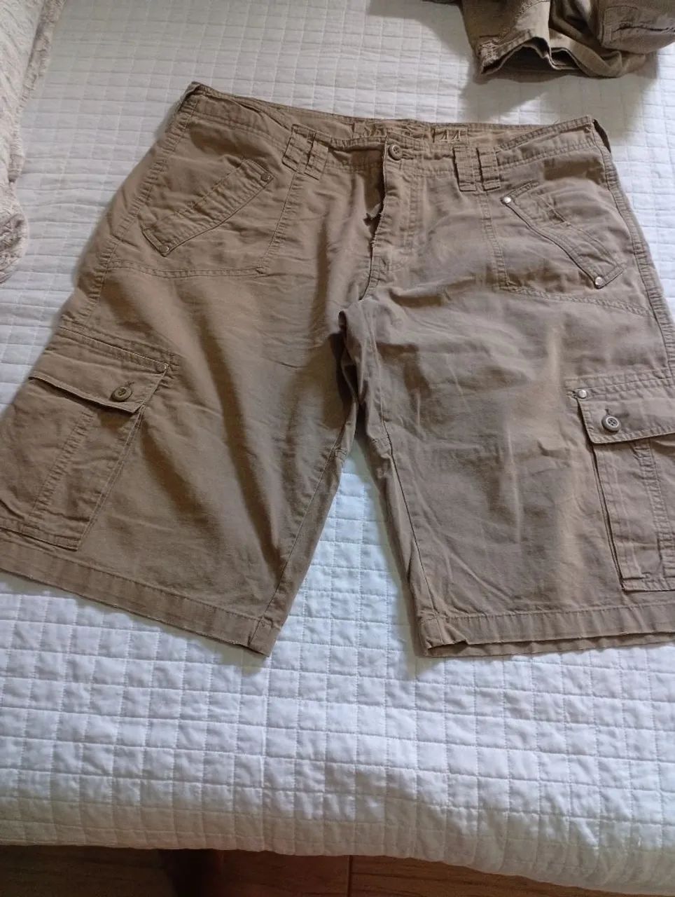 Bermuda masculina bege 44/46