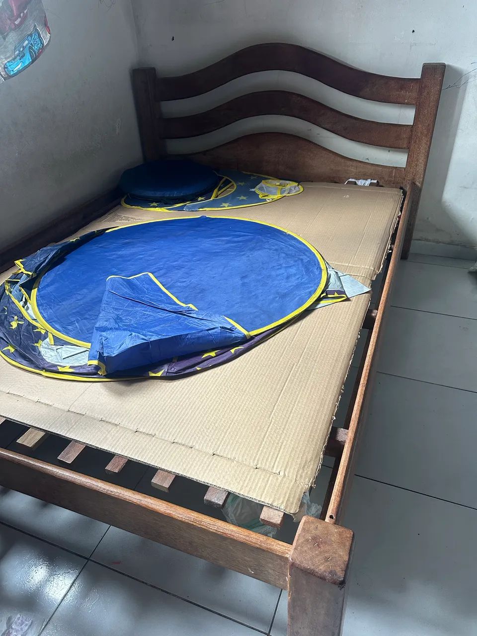 Cama de madeira 