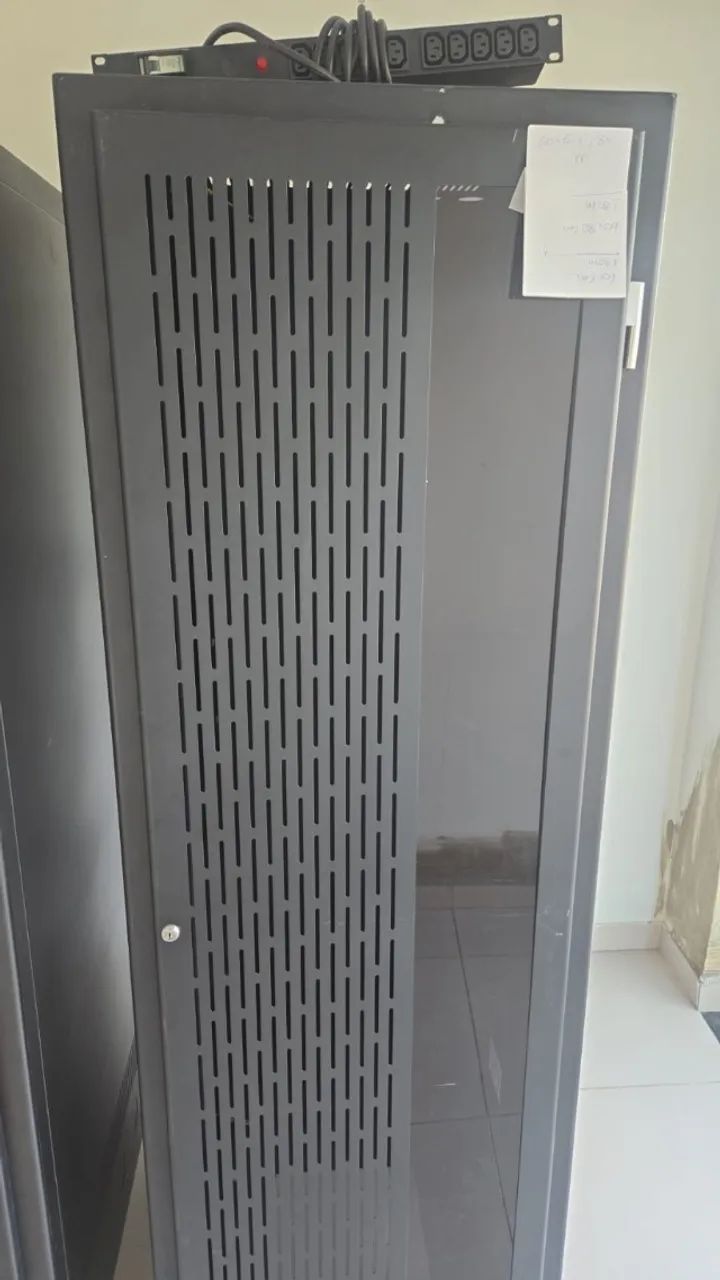 Kit Infraestrutura de Rede Premium: Roteador e Switch Cisco + Firewall Fortinet + Rack