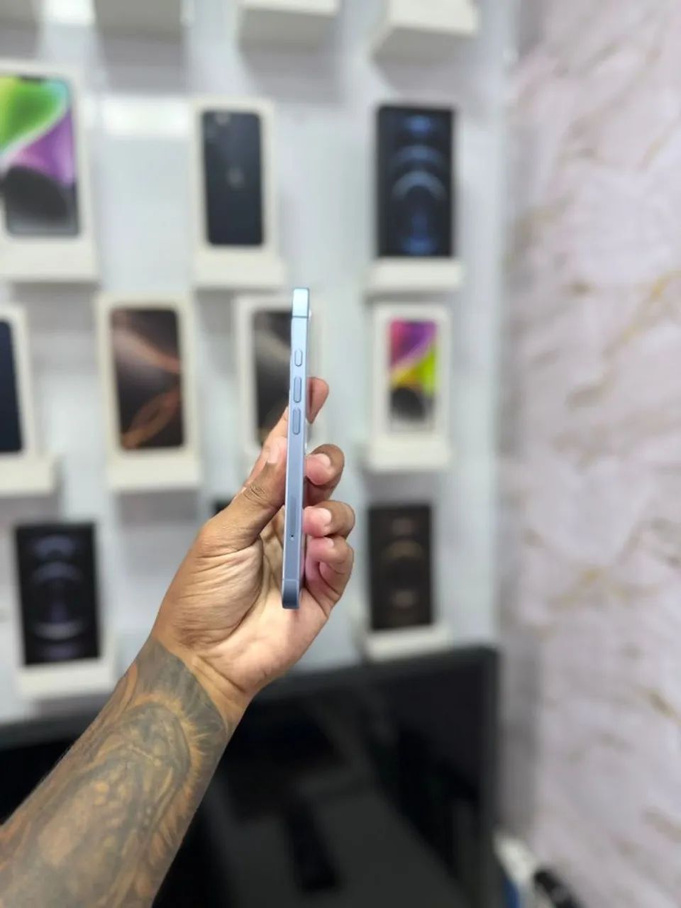 IPHONE 17 256GB AZUL<br>R$ 4.999,00 - Foto 3
